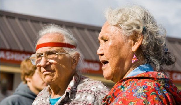 ALASKA: Declaran oficiales veinte lenguas indígenas