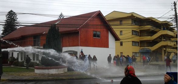 Con incidentes y 2 detenidos termina manifestación de comuneros mapuche en Concepción