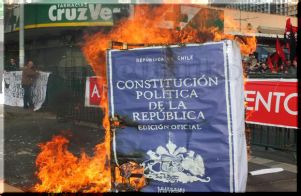 La Constitución ilegítima y fraudulenta de Pinochet cumple 35 años de vigencia en Chile