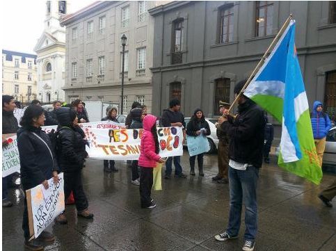 Chile, Punta Arenas, Pueblo Kawesqar marcha en calles de la Patagonia