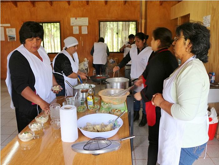 Mujeres mapuche de Pucón innovan en la cocina con pastas fusión