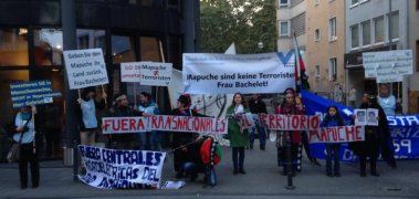 Manifestación mapuche durante visita de Bachelet a Colonia
