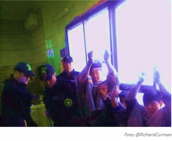 Impacto y Rechazo generó  en las redes sociales las fotografías de tres niños mapuches esposados