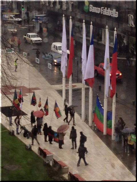Witranpuramayayiñ taiñ wenu foye/Banderazo autonomista por el día del Wallmapu