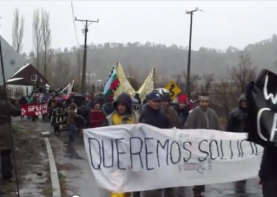 Desalojan toma pehuenche en demanda de escuela en Pedregoso