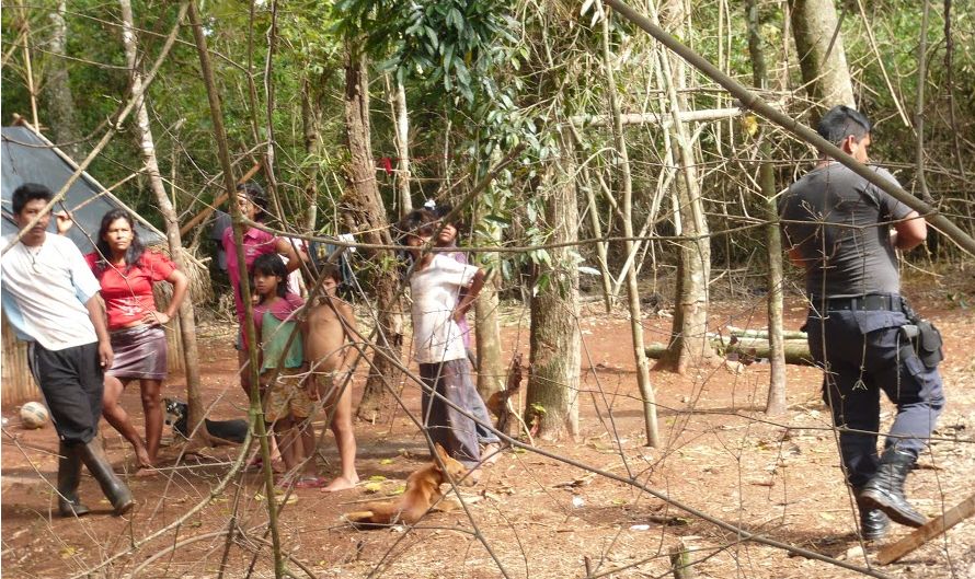 Denuncian a Arauco por amenazar con armas de fuego a aborígenes en Puerto Libertad