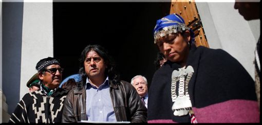 Burgos envía a su jefe de gabinete a reunirse con mapuche que llegaron a La Moneda