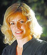 Ministra entrega títulos de dominio 