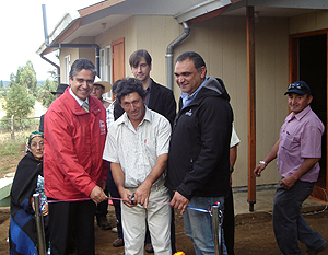 Serviu entregó llaves de sus hogares a 18 familias mapuche en sector Maquehue