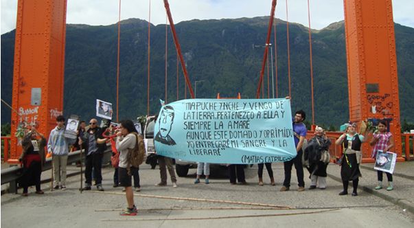 Comunidades mapuches se toman el puente Ibáñez por muerte de Matias Catrileo 