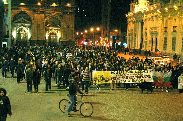 Familiares de presos políticos mapuche en huelga de hambre rechazan condiciones para mesa de diálogo