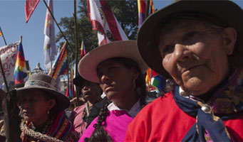 Unos 50 mil indígenas llegan a Buenos Aires para pedir un Estado plurinacional 