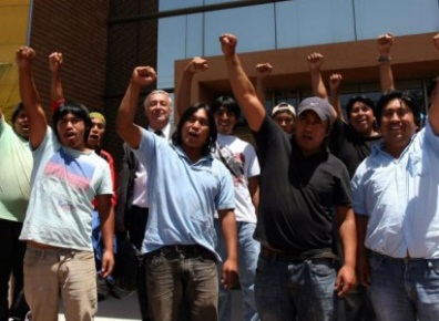 ¿Luchadores Mapuche de rodillas? Sólo en video de Carabineros/CNN