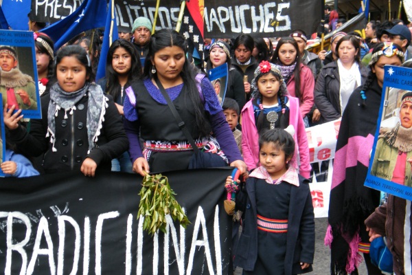 Suprema anula juicio que condenó a diez años de cárcel a jóvenes mapuche