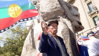 Organizaciones sociales pidieron sumar la bandera mapuche a festejos del Bicentenario