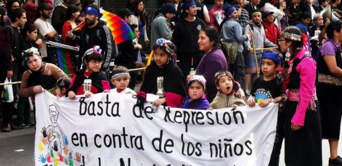 Escuelas convertidas en cuarteles: La dramática realidad de los niños mapuches