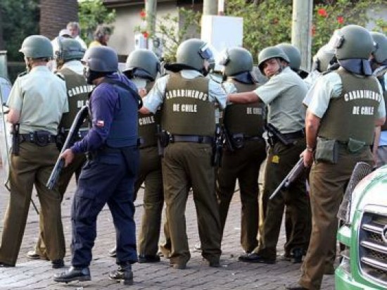 Rapa Nui: clan Hitorangi denuncia que Carabineros los tiene sitiados en hotel Hanga Roa