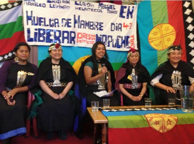 Denuncian mapuches en La Haya incumplimiento de gobierno chileno.