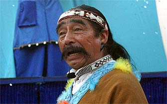 El actor mapuche “Hombre Pájaro”, Lorenzo Aillapán, vuelve al Teatro