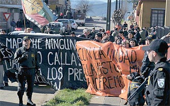 Senador Walker mediará por presos mapuches
