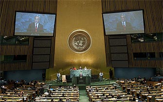 Piñera celebra coraje de mineros y lamenta huelga mapuche en la ONU