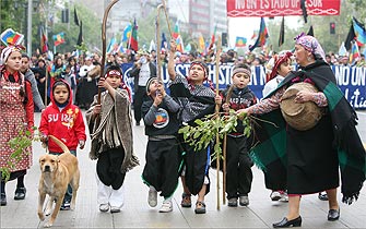 Sin incidentes se desarrolló marcha mapuche por el Día de la Raza