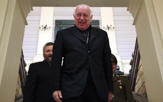 Arzobispo Ezzati agradece en persona gestión de presidente de la Suprema