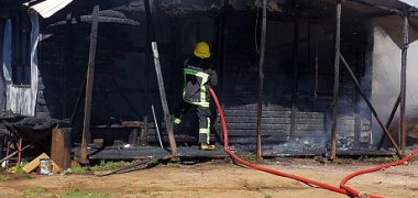 ENCAPUCHADOS INCENDIARON VIVIENDAS DE LONKO EN ERCILLA