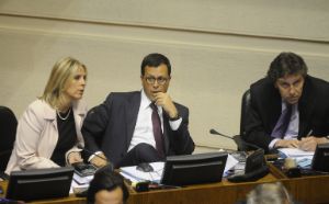 Gobierno desecha vía legislativa 