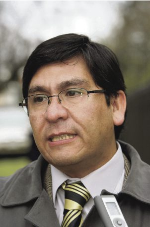 Mapuches atacan a pedradas al director nacional de la Conadi