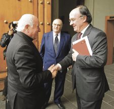La Moneda reconoce labor de Ezzati en conflicto mapuche
