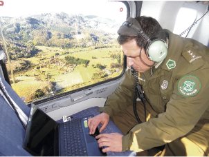 Jefe de grupo policial de La Araucanía supervisa por aire y tierra los patrullajes