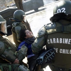 Rector de la U. de Chile acusa “extrema violencia” de Carabineros contra estudiantes