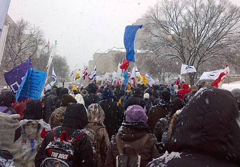 Movimiento indígena ‘Nunca más inactivos’ crece y se amplía en Canadá