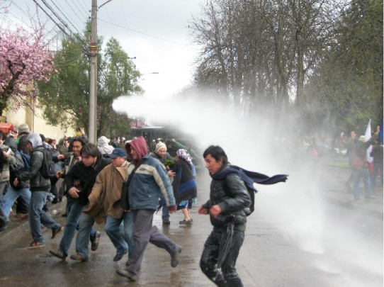 56 detenidos en Temuco: Carabineros reprime violentamente masiva marcha en apoyo a Presos Políticos 