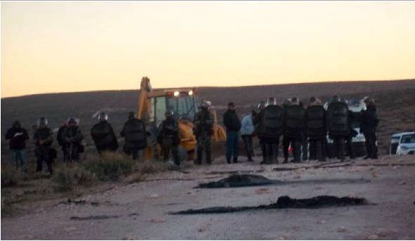 Argentina: Punishing to Let the Oil Flow  /  Disciplinar para que el crudo fluya