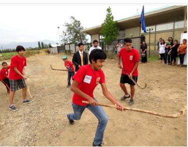 Jóvenes se interiorizan en el deporte y en la tradición Mapuche