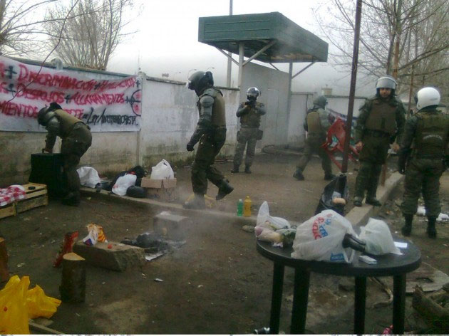 Desalojan campamento de familiares y adherentes de causa mapuche frente a cárcel de Concepción