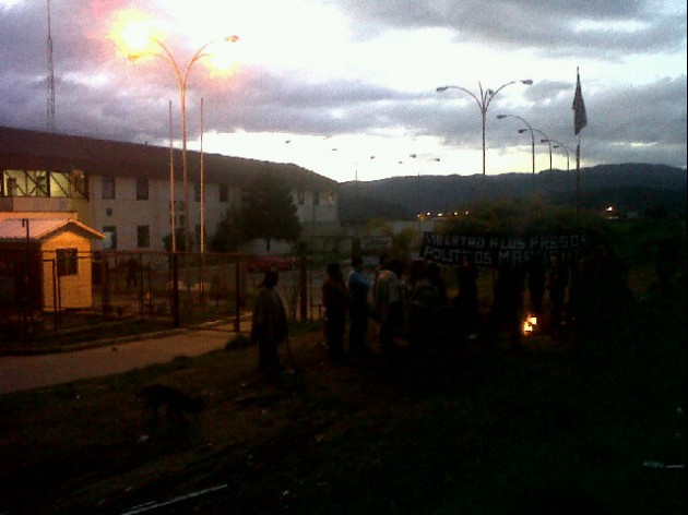 Comuneros que realizan ramada en las afueras de cárcel de Angol no serán desalojados