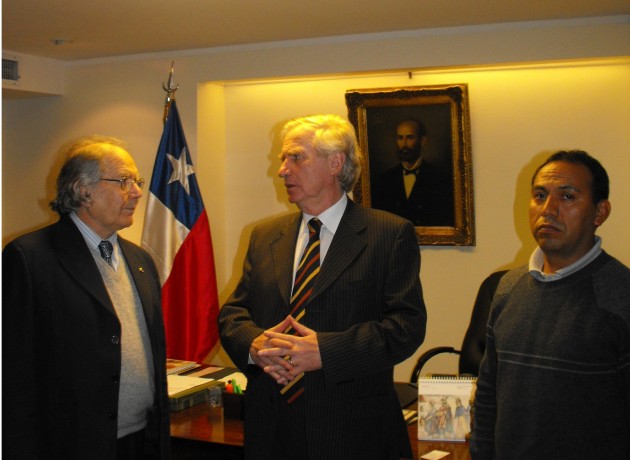 Premio Nobel de la Paz ofrece mediar para que comuneros mapuche depongan huelga de hambre
