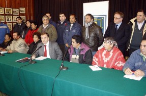 Mesa de diálogo entre Gobierno, mapuche y sociedad civil se realizó en Toltén con masiva participaci