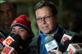 Parlamentarios responsabilizan a Rodrigo Hinzpeter por golpiza de Carabineros a mujeres mapuche