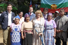 La Araucanía: Ministra de Bienes Nacionales visitó proyecto turístico mapuche en Licán Ray