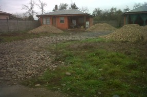 Acusan a alcaldesa de Chol-Chol de hacer trabajos en predios particulares con recursos municipales