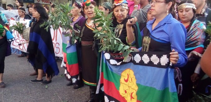 Mapuches se manifiestan en contra de montajes policiales