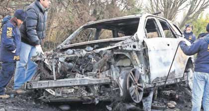 Empresario habría quemado su auto de lujo vinculándolo a conflicto mapuche para cobrar seguro