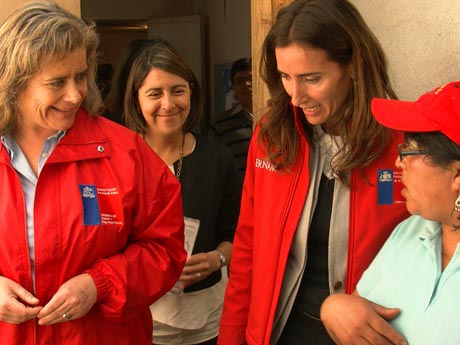 Carolina Schmidt se reunió con mujeres indígenas y futuras madres en Cañete