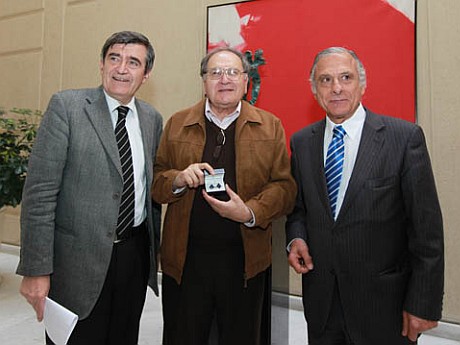 Académico de la Ufro fue reconocido en el Senado tras recibir Premio Nacional de Historia
