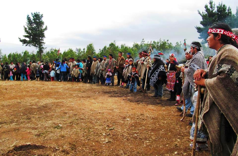 En virtud del ejercicio del Derecho de Libre determinación del pueblo Mapuche
