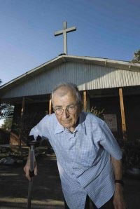 Pierre Dubois entre 43 sacerdotes y religiosas que iniciaron ayuno